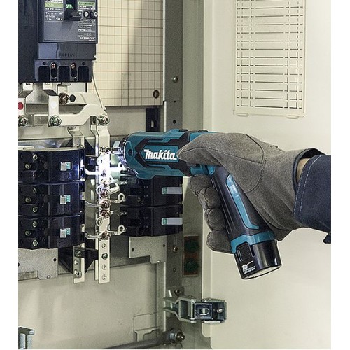 Masina de gaurit si insurubat cu acumulator 7.2V, model DF012DSE, 8Nm, Hex1/4"